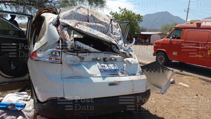 5 heridos al volcar camioneta en La Huacana