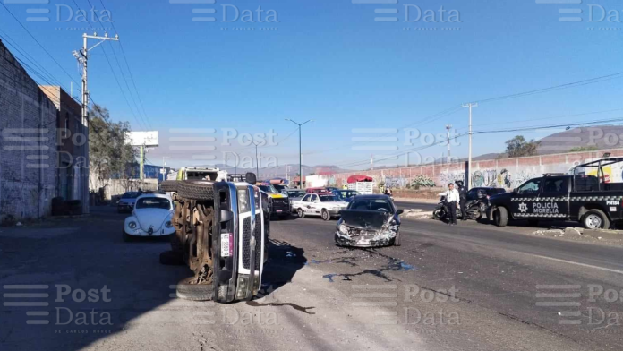 Se registra choque entre 2 vehículos frente a El Relicario, Morelia