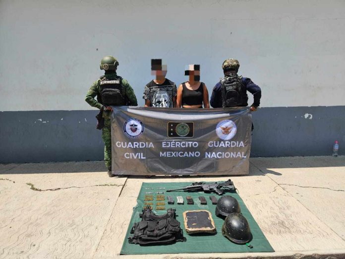 Detienen a 2 presuntos integrantes de una célula delictiva, en Múgica