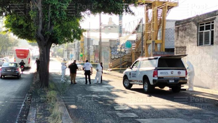 Muere motociclista tras choque cerca de la Macroplaza Estadio; hay 1 herido