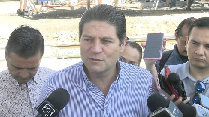 Asegura Alfonso Martínez que Morena tiene las manos metidas en la alianza