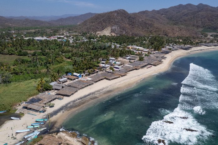 Playas michoacanas 100% seguras para los vacacionistas: COEPRIS