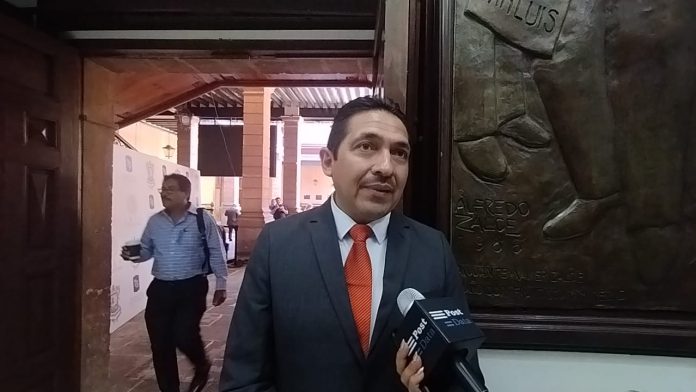 Se mantienen 3 barricadas en Ario para cuidar el traslado de aguacate y la seguridad