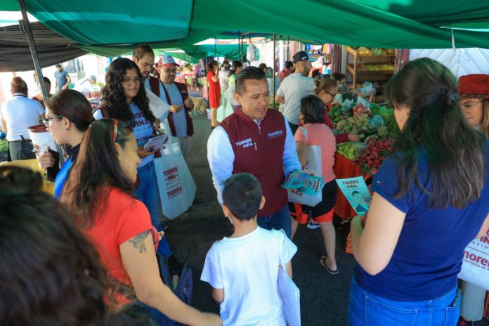 Afianza Torres Piña respaldo de comerciantes en el Mercado Mártires de Uruapan, en Morelia Afianza Torres Piña respaldo de comerciantes en el Mercado Mártires de Uruapan, en Morelia