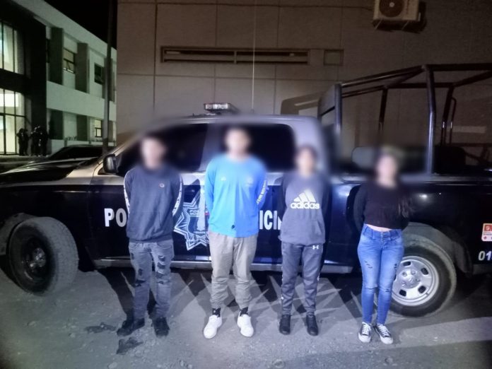 Municipales detienen a 4 adolescentes armados, en consultorio médico de Uruapan