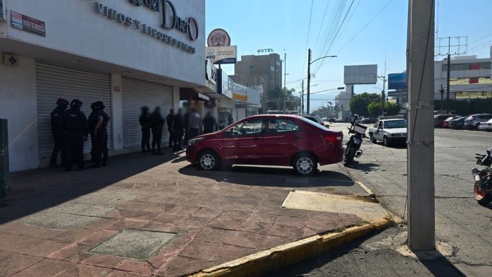 A punta de pistola le roban 700 pesos a un hombre, en Zamora