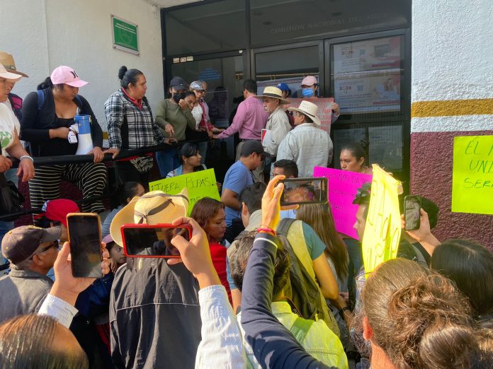 Exigen pobladores a CONAGUA detener saqueo del manantial en San Miguel del Monte