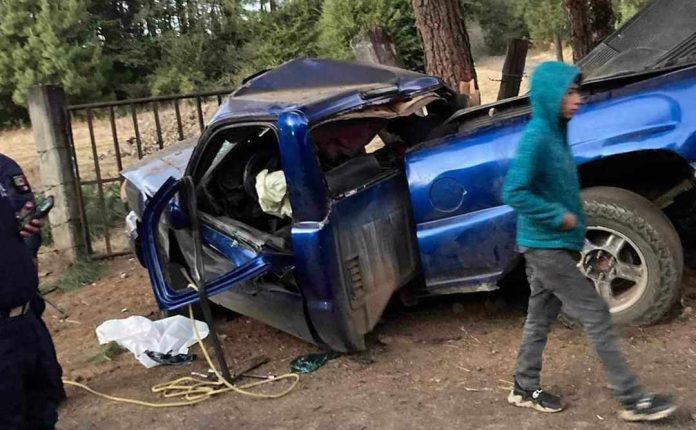 Joven muere tras choque de camioneta contra árbol en la región de Salvador Escalante