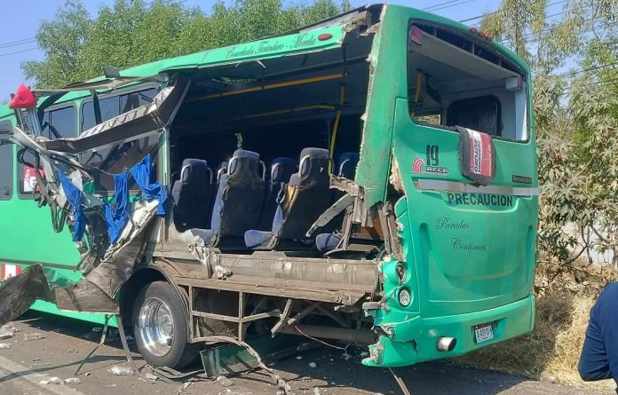Choque entre camión de carga y camión de pasajeros deja 14 heridos en la Morelia-Salamanca