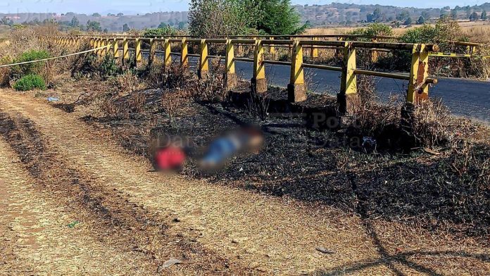 Asesinan a pareja y abandonan sus cuerpos en predio de Tangamandapio Asesinan a pareja y abandonan sus cuerpos en predio de Tangamandapio