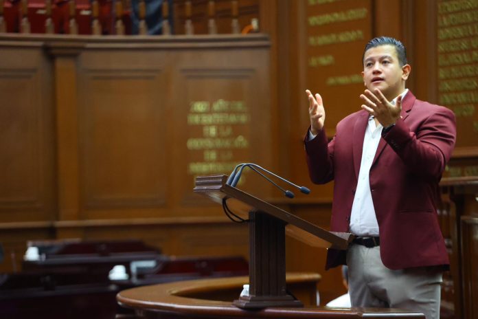 Víctor Zurita propone protección a los adultos mayores con reforma al Código de Justicia Administrativa Víctor Zurita propone protección a los adultos mayores con reforma al Código de Justicia Administrativa