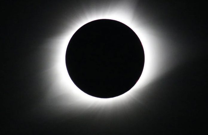 Aprecie el eclipse solar del 8 de abril en el Planetario de Morelia y 2 sedes más