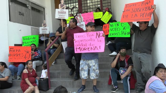 Con manifestación, integrantes de “Mano a Mano” denunciaron exclusión de Torres Piña Con manifestación, integrantes de “Mano a Mano” denunciaron exclusión de Torres Piña