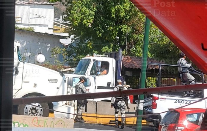 Tractocamión choca contra patrulla de la GN en Morelia