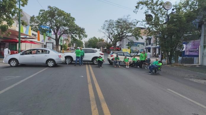 STASPE bloquea avenidas y calles de Morelia; exige la salida del titular de COFOM