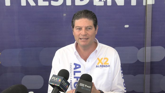 Acusa Alfonso Martínez a la coordinadora de Comunicación Social de Gobierno de Michoacán de pagar guerra sucia en su contra