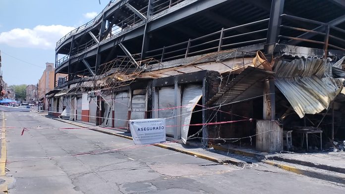 Sin fecha trabajos de reconstrucción del estacionamiento en el mercado Independencia