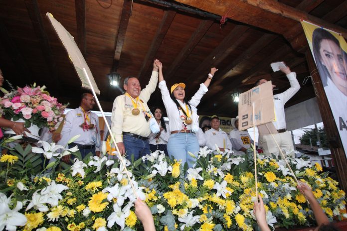 Desborda entusiasmo Opopeo en apoyo a Araceli Saucedo Desborda entusiasmo Opopeo en apoyo a Araceli Saucedo