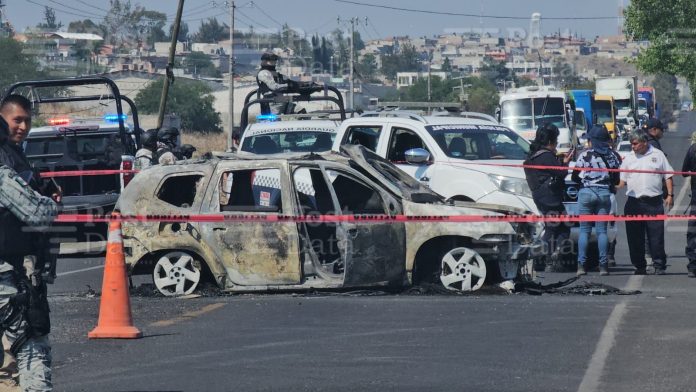 Hombres armados rafaguean e incendian vehículo en la Tarímbaro-Álvaro Obregón