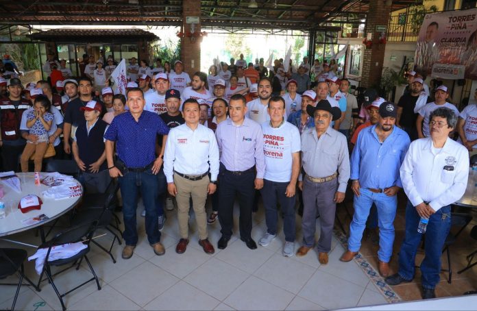 Líderes transportistas cierran filas con Torres Piña rumbo a Palacio Municipal Líderes transportistas cierran filas con Torres Piña rumbo a Palacio Municipal