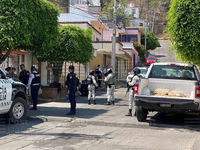 Delincuentes intentan asaltar a adulto mayor y lo golpean, en Bosques Camelinas