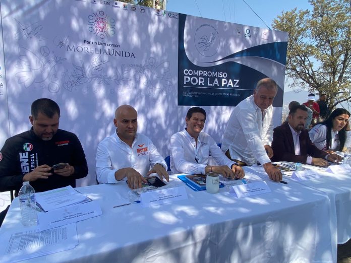 Firman 4 candidatos la agenda ciudadana por la Paz de Morelia; faltó Carlos Torres Firman 4 candidatos la agenda ciudadana por la Paz de Morelia; faltó Carlos Torres
