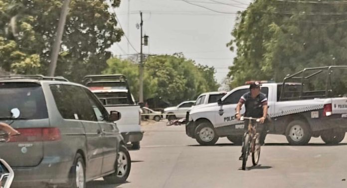 Asesinan a motociclista de "mandaditos" en Apatzingán Asesinan a motociclista de "mandaditos" en Apatzingán