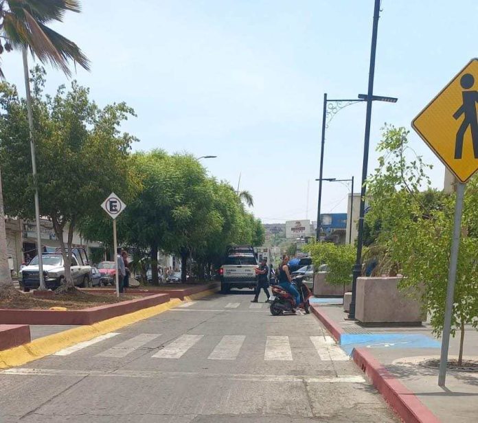 Hombre es lesionado durante asalto por fuera de la Catedral de Apatzingán