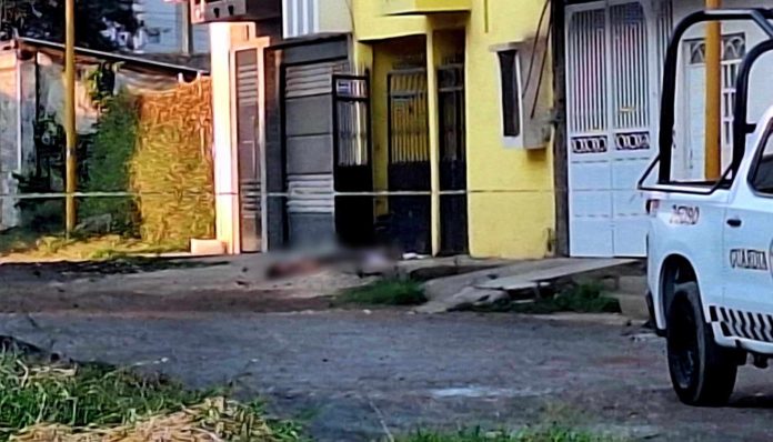 De 7 balazos asesinan a una mujer en  Uruapan