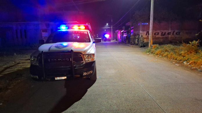 Hombres armados asesinan a tiros a un masculino en Uruapan Hombres armados asesinan a tiros a un masculino en Uruapan