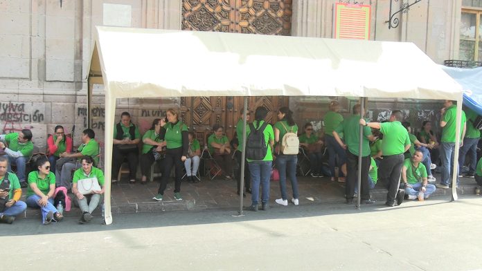 Con toma de oficinas, STASPE exige por segundo día la destitución del titular de COFOM