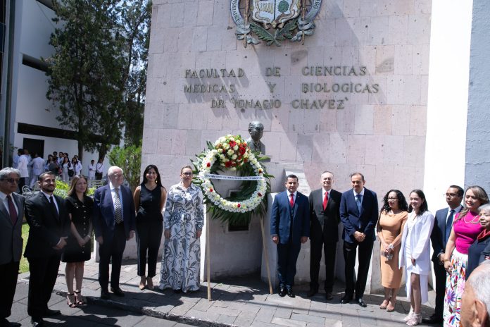 Facultad de Medicina de la UMSNH conmemoró el 194 aniversario de su fundación  