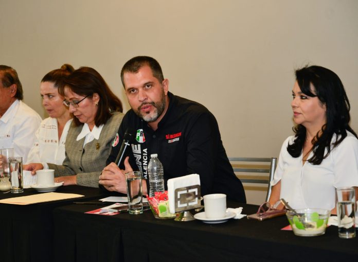 Mi único compromiso es con Morelia: René Valencia