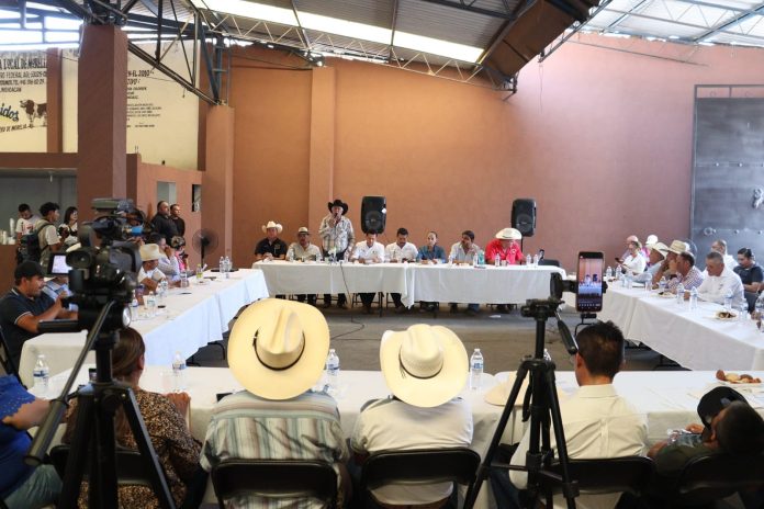 “Está muriendo el campo”, señalan ganaderos michoacanos a candidatos
