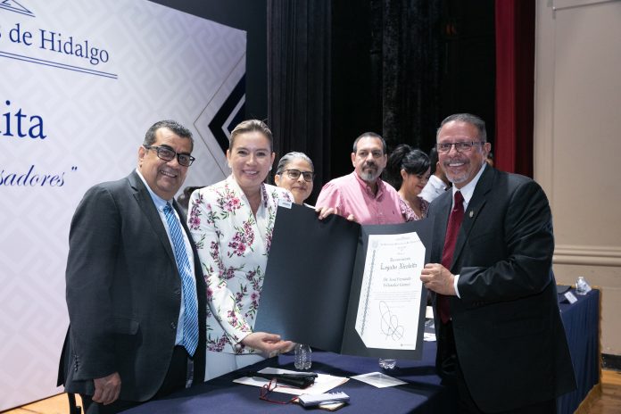 Docentes reciben el Legado Nicolaita; son el rostro de la UMSNH: Rectora