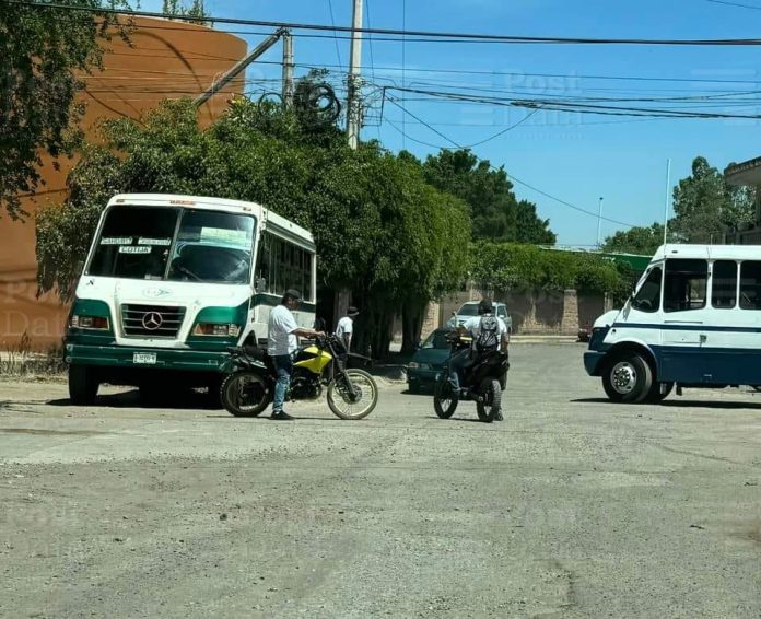 Reportan bloqueos carreteros en Jiquilpan