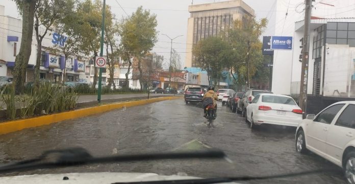 Se registran encharcamientos por lluvia en la capital michoacana Se registran encharcamientos por lluvia en la capital michoacana