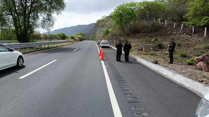 Hallan a hombre asesinado y maniatado en la México-Guadalajara