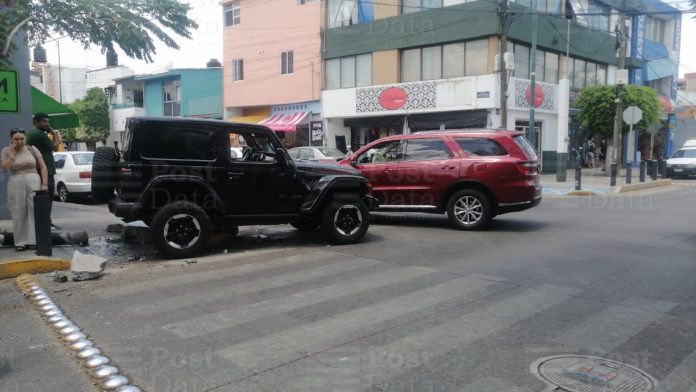 Se registra choque entre 2 camionetas en la colonia Ventura Puente de Morelia
