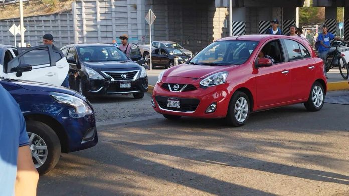 Se registra riña entre taxistas y trabajadores de apps de transporte en Morelia