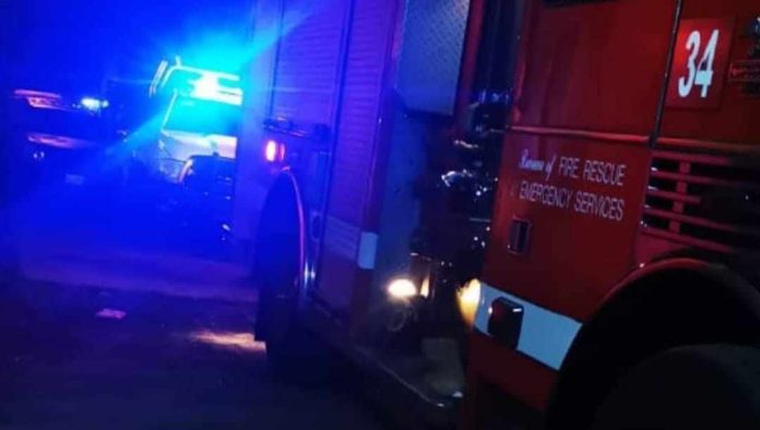 Delincuentes incendian local comercial en Uruapan