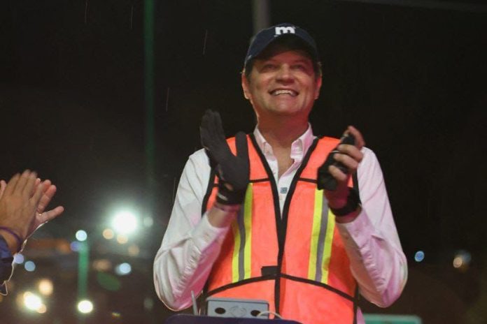 Coloca ayuntamiento de Morelia nuevas luminarias en salida a Mil Cumbres