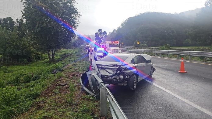 Auto se accidenta en el tramo Pátzcuaro – Zirahuén de la autopista Siglo XXI
