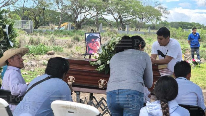 Cemeí Verdía, ex líder de autodefensa pide justicia por el asesinato de su hija en Colima