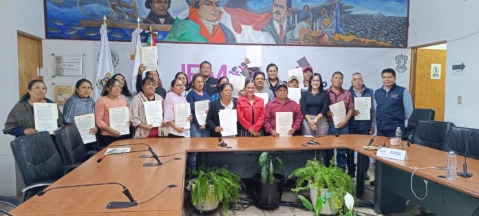IEM entrega constancias a los nuevos integrantes del Consejo de Santa Cruz Tanaco