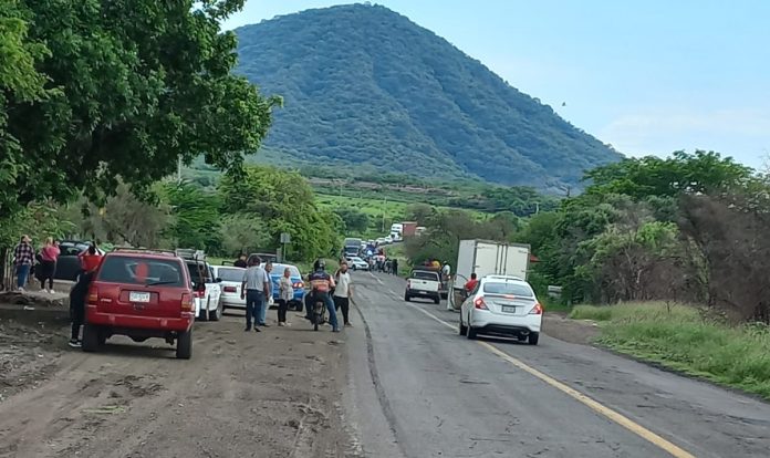 Delincuentes lanzan explosivo desde un dron contra patrulla de municipales, en Buenavista