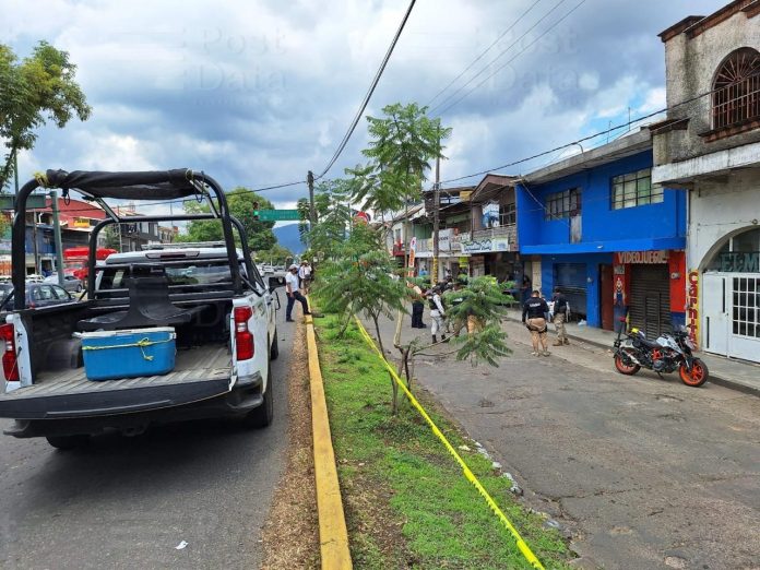 Joven es asesinado en un negocio de comida, frente a la Central Camionera de Uruapan