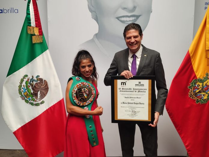 Por su lucha a favor de los derechos de las mujeres, boxeadora recibe la presea 'Amalia Solórzano’
