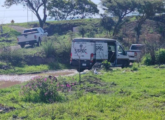 Hallan a hombre asesinado en la región de Acuitzio