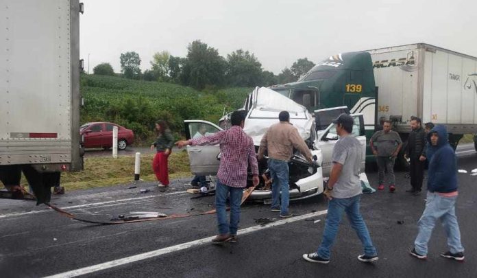 Se registra fuerte accidente vehicular en la autopista de Occidente